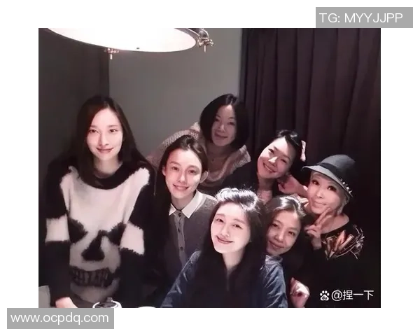 足球明星私生活曝光与模特亲密接触引发舆论风波粉丝心碎不已